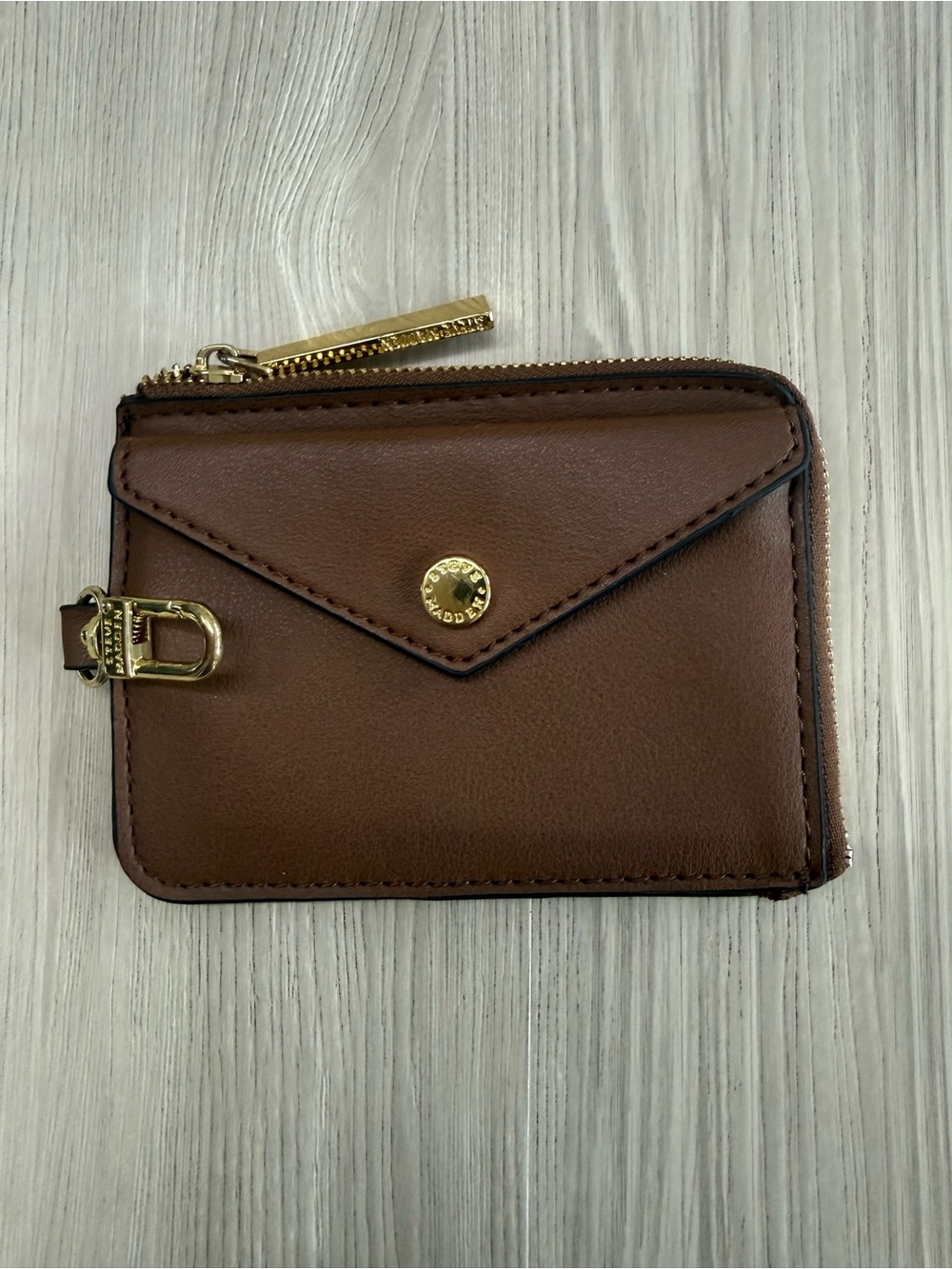 Steve Madden Brown Zip-Around Card Wallet Gold Tone Hardware Logo Key Clip